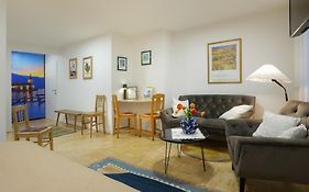 Homely Apartment In The Center With Garden View
